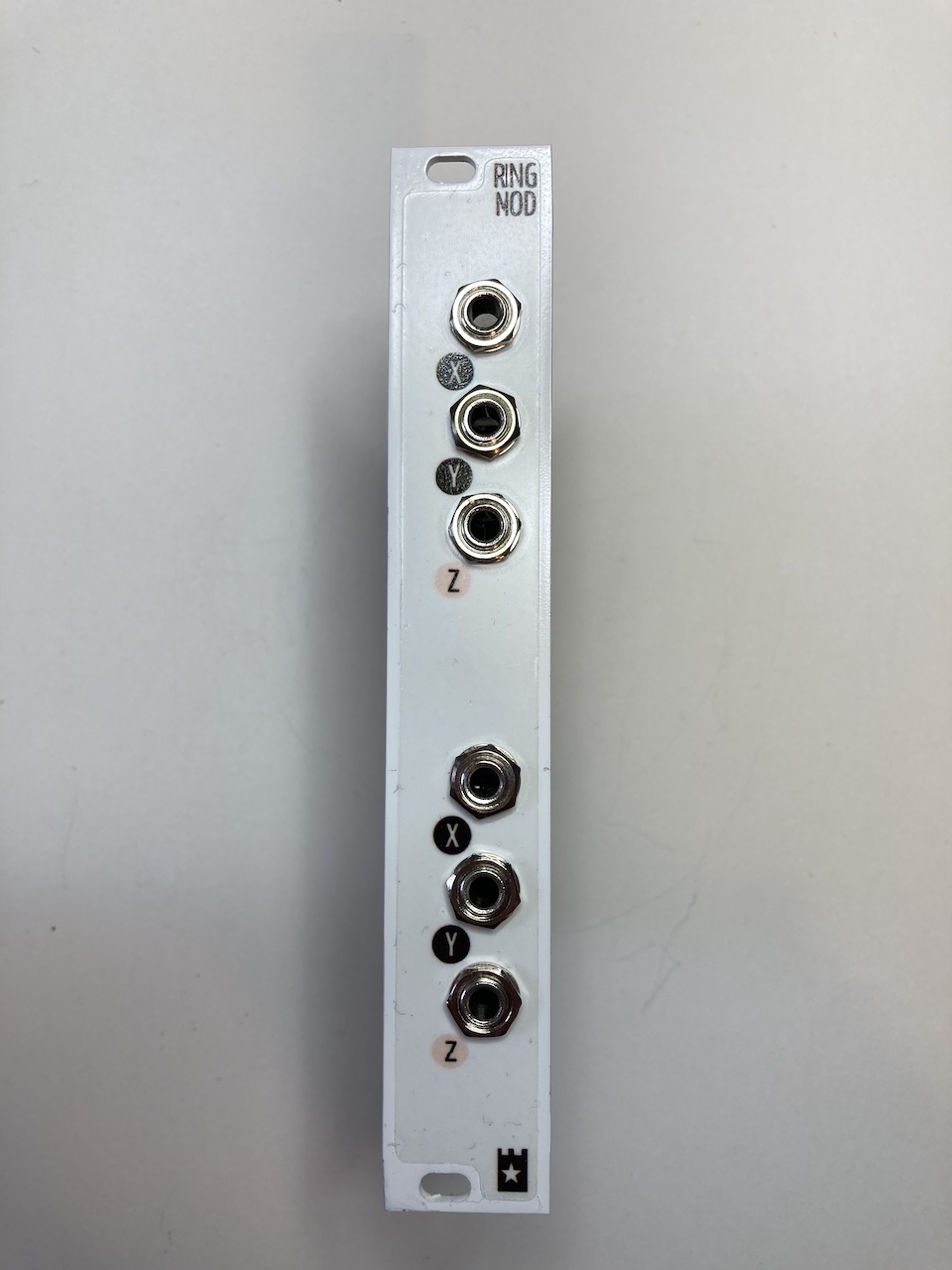 Module Eurorack Behringer 1036 – Sample & Hold / Random Voltage – Double Circuit Aléatoire Et Horloge Voltage Control